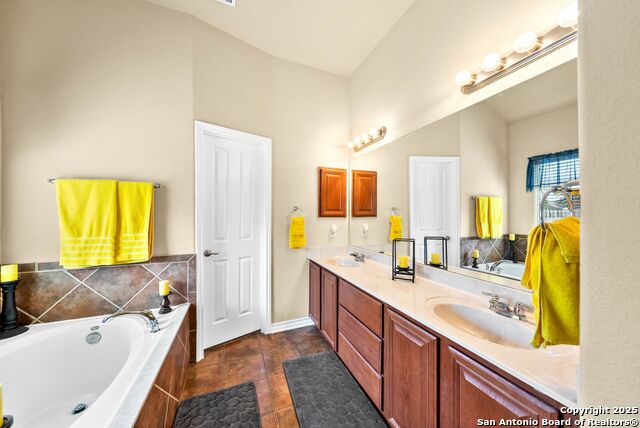Listing photo id 23 for 3353 Joshs Way