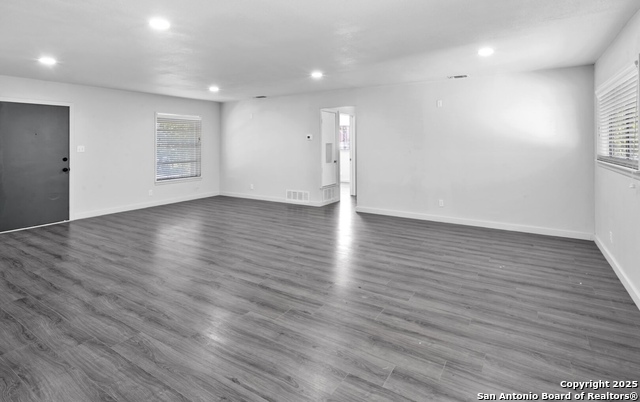 Listing photo id 2 for 7630 Sage Oak St