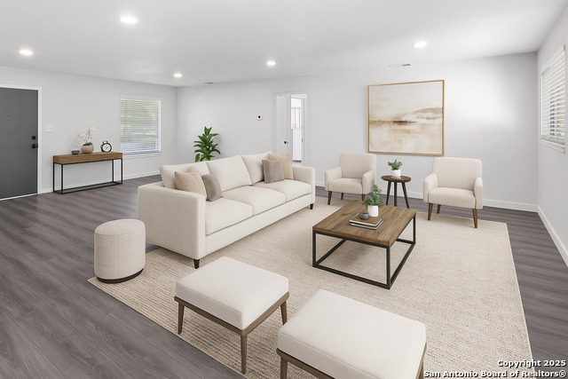 Listing photo id 3 for 7630 Sage Oak St
