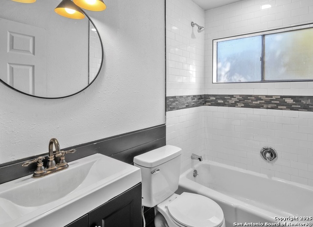 Listing photo id 7 for 7630 Sage Oak St