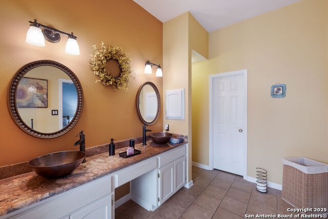 Listing photo id 11 for 5626 Timber Stream