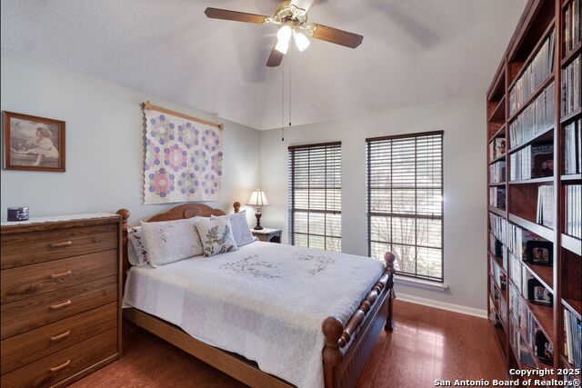 Listing photo id 13 for 5626 Timber Stream