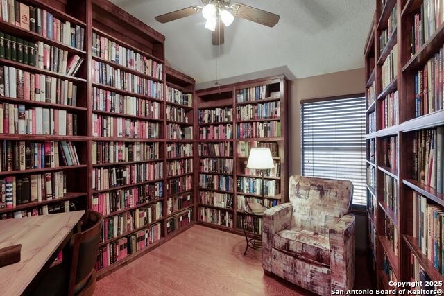 Listing photo id 14 for 5626 Timber Stream