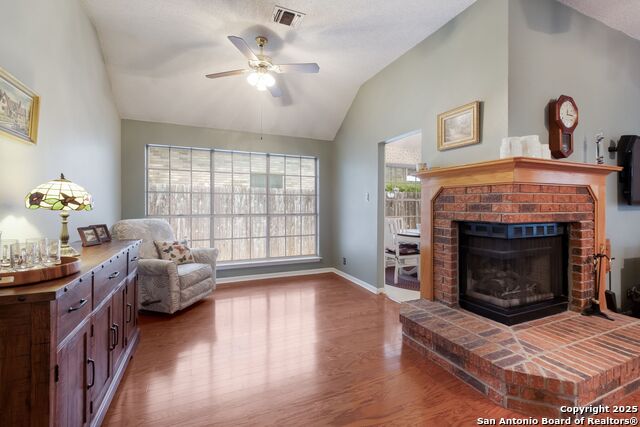 Listing photo id 2 for 5626 Timber Stream