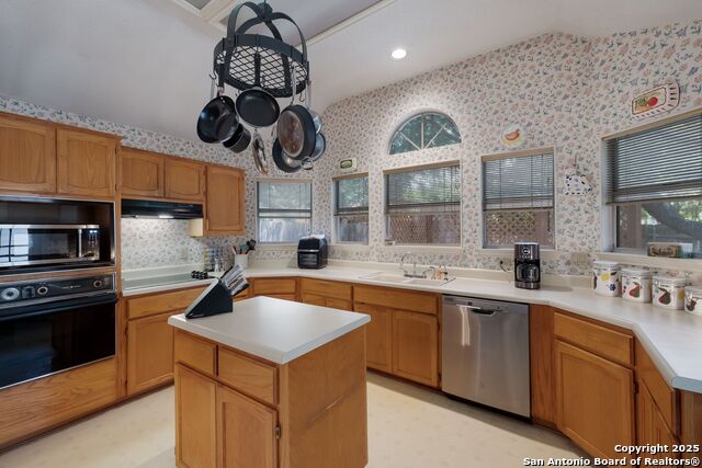 Listing photo id 4 for 5626 Timber Stream