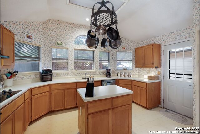 Listing photo id 5 for 5626 Timber Stream