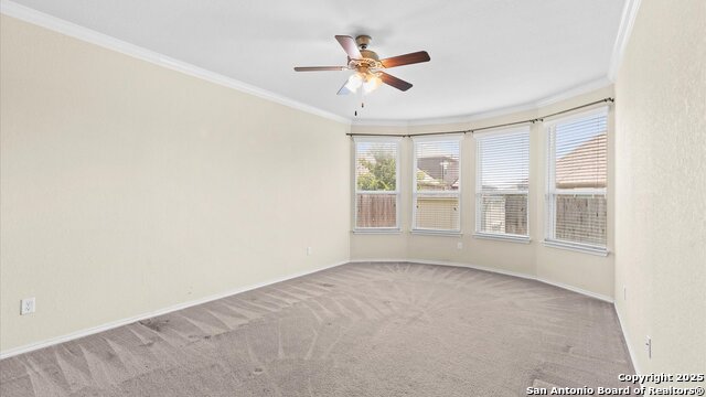Listing photo id 11 for 647 Ridgeglen