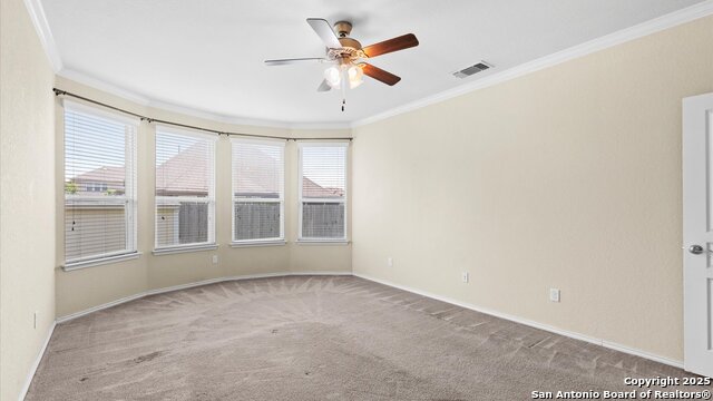 Listing photo id 12 for 647 Ridgeglen