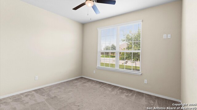 Listing photo id 16 for 647 Ridgeglen