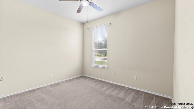 Listing photo id 18 for 647 Ridgeglen