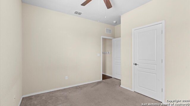Listing photo id 19 for 647 Ridgeglen