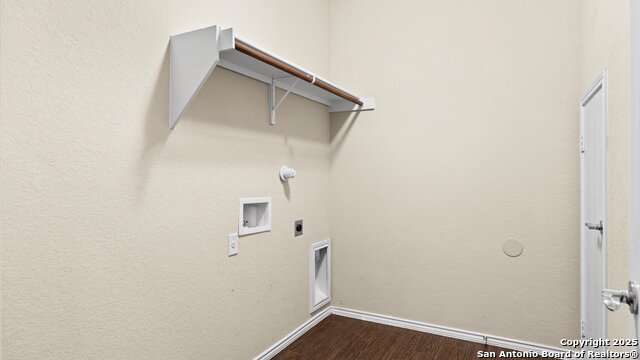 Listing photo id 20 for 647 Ridgeglen