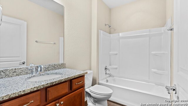 Listing photo id 21 for 647 Ridgeglen