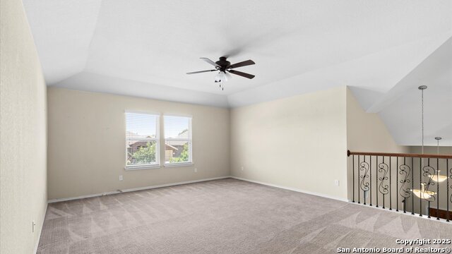 Listing photo id 23 for 647 Ridgeglen