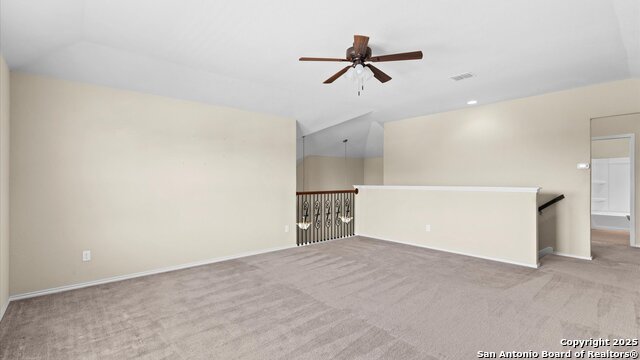 Listing photo id 24 for 647 Ridgeglen