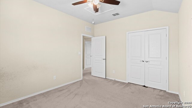 Listing photo id 25 for 647 Ridgeglen