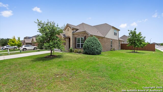 Listing photo id 27 for 647 Ridgeglen