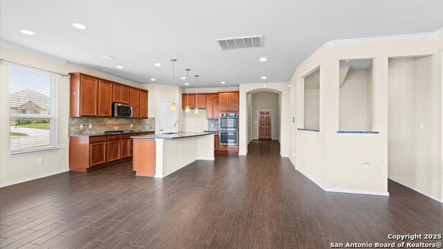 Listing photo id 1 for 647 Ridgeglen