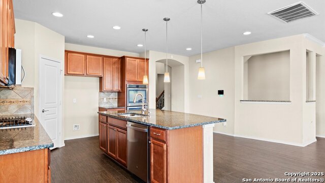 Listing photo id 2 for 647 Ridgeglen