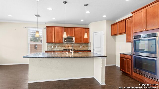 Listing photo id 5 for 647 Ridgeglen