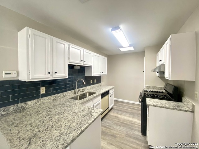 Image 14 of 22 For 16427 Oak Rock St