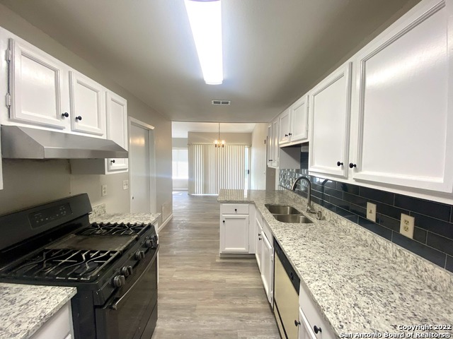 Image 15 of 22 For 16427 Oak Rock St