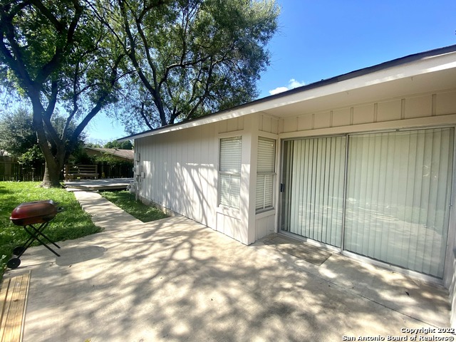 Image 18 of 22 For 16427 Oak Rock St