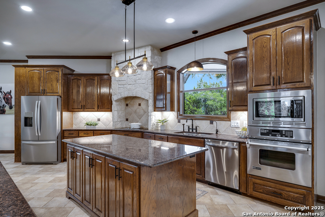 Listing photo id 15 for 112 Legend Hollow