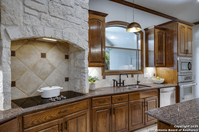 Listing photo id 16 for 112 Legend Hollow