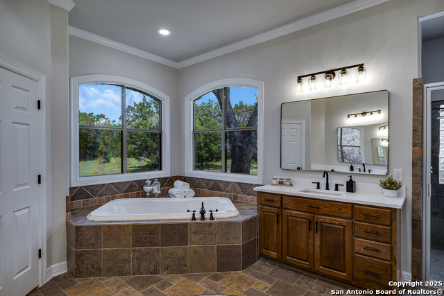 Listing photo id 29 for 112 Legend Hollow