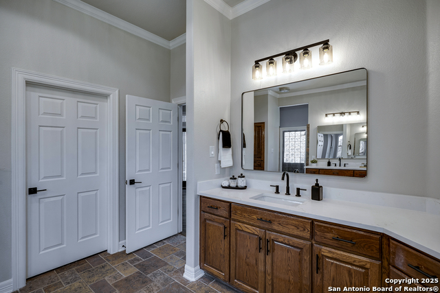 Listing photo id 30 for 112 Legend Hollow