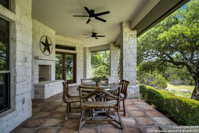 Listing photo id 40 for 112 Legend Hollow