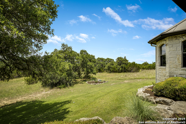 Listing photo id 43 for 112 Legend Hollow