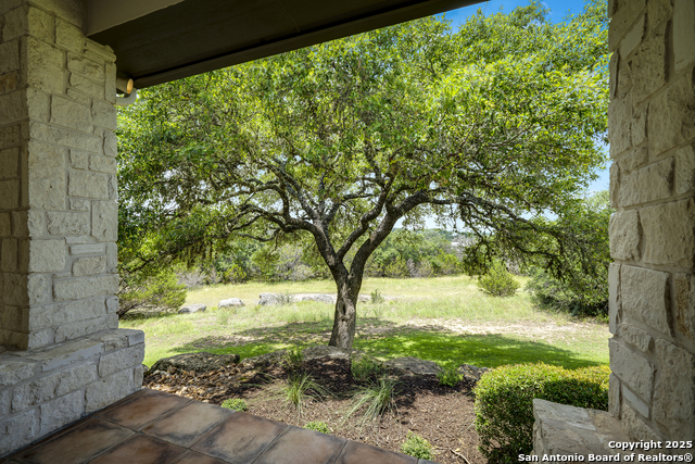 Listing photo id 44 for 112 Legend Hollow