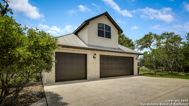 Listing photo id 48 for 112 Legend Hollow
