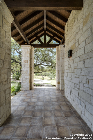 Listing photo id 4 for 112 Legend Hollow