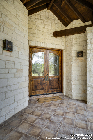 Listing photo id 5 for 112 Legend Hollow