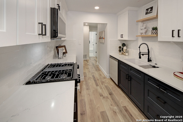Listing photo id 8 for 2714 Floral Way
