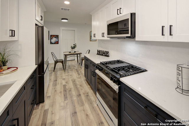 Listing photo id 9 for 2714 Floral Way