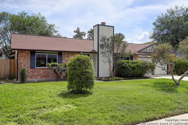 Listing photo id 0 for 2714 Floral Way