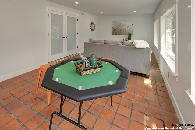 Listing photo id 18 for 2714 Floral Way