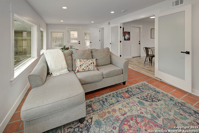 Listing photo id 19 for 2714 Floral Way