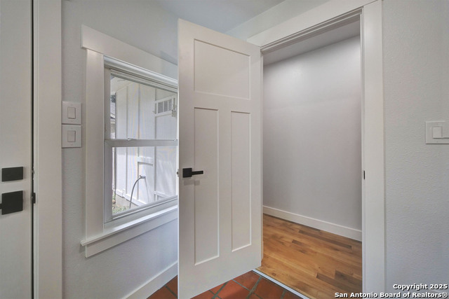 Listing photo id 20 for 2714 Floral Way