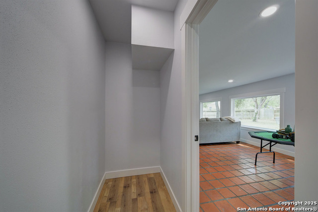 Listing photo id 21 for 2714 Floral Way