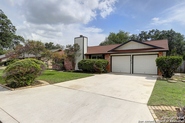 Listing photo id 1 for 2714 Floral Way