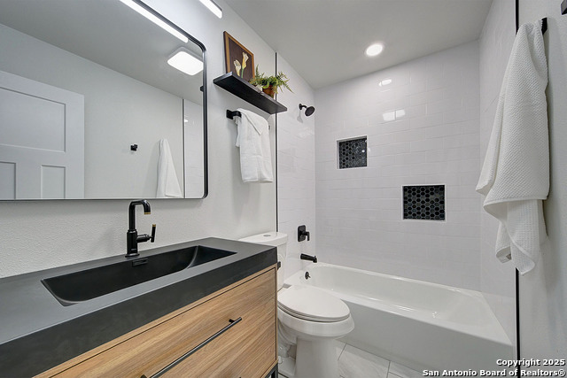 Listing photo id 30 for 2714 Floral Way