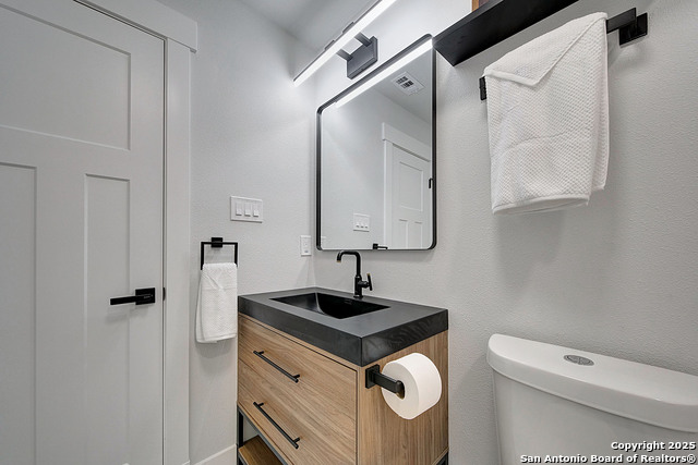 Listing photo id 31 for 2714 Floral Way