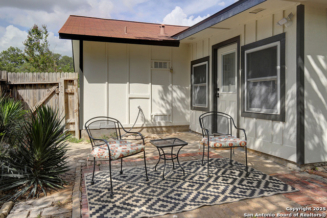 Listing photo id 37 for 2714 Floral Way