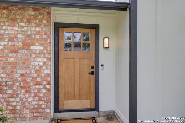 Listing photo id 2 for 2714 Floral Way