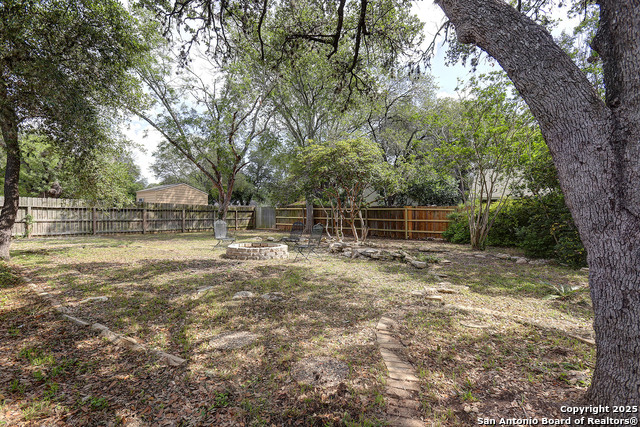 Listing photo id 38 for 2714 Floral Way